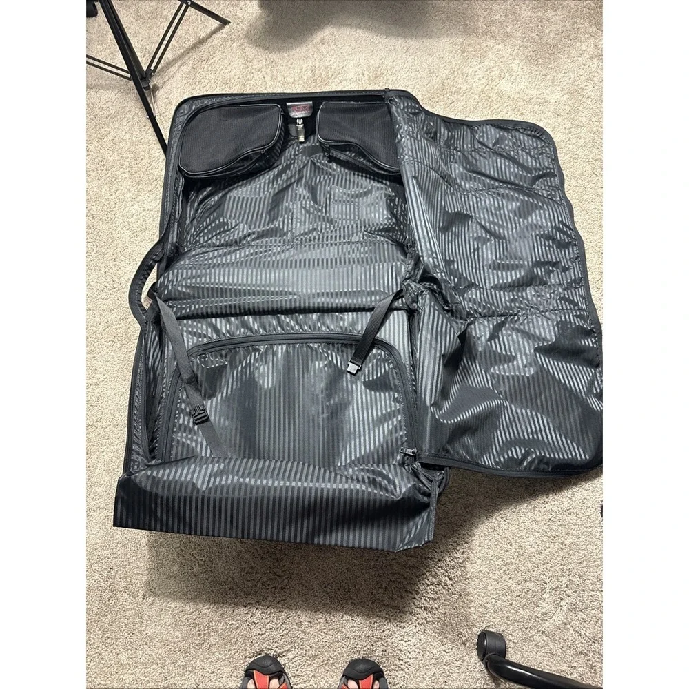 TUMI 2231D3 Wheeled Folding 3 Way Garment Bag Nylon 24x14x20 Black EXCELLENT‎